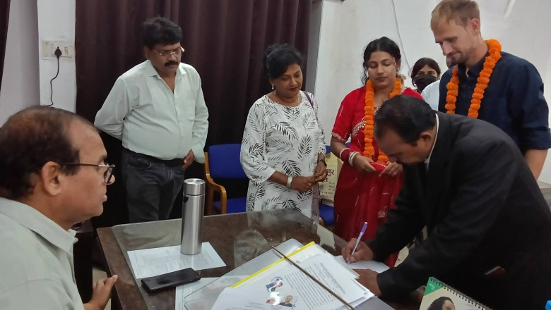 जांजगीर-चांपा की बेटी को नीदरलैंड में मिला प्यार, विदेशी युवक से रचाई शादी...