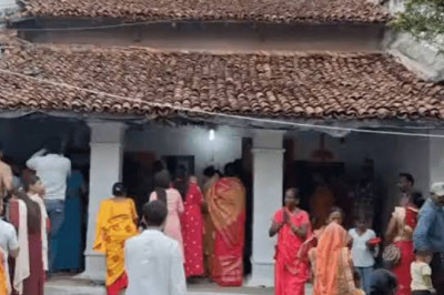 विजयादशमी पर खुले कंकाली मठ के कपाट, सुबह 6 बजे से उमड़े भक्त; रात 12 बजे तक होंगे दर्शन