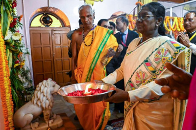 राष्ट्रपति द्रौपदी मुर्मु ने बस्तर प्रवास के दौरान माँ दंतेश्वरी मंदिर में की पूजा-अर्चना, देश और प्रदेश की सुख-समृद्धि की कामना की...