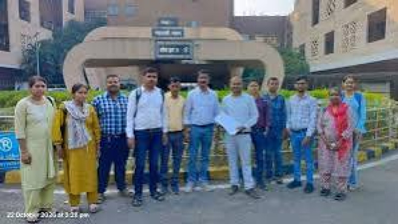 छत्तीसगढ़ में लिपिकों की वेतनवृद्धि रोकने और वेतन वसूली पर रोक की मांग तेज, स्वास्थ्य कर्मचारी संघ ने सौंपा ज्ञापन