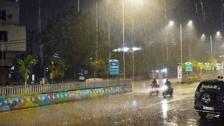 छत्तीसगढ़ में बारिश ने बढ़ाई ठंड, 8° तक गिरा पारा:रायगढ़ में रातभर बारिश, आज से कमजोर पड़ेगा 'अर्नब' का असर, उत्तरी हिस्से भीगेंगे